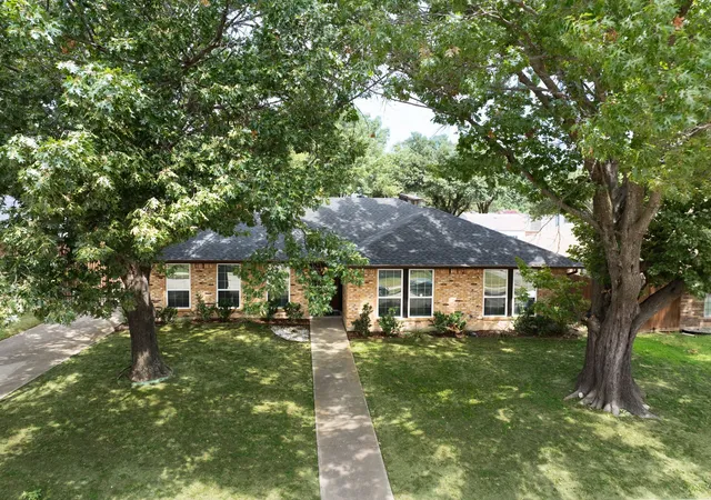 Photo 1 of Single family home for sale at 5505 Edgewater Cir, Rowlett, TX 75088 | MLS# 21370500 | Listing updated on 2026-09-02