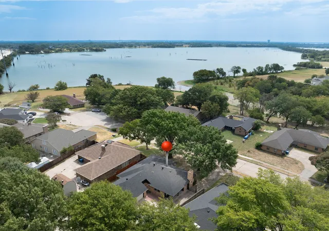 Photo 3 of Single family home for sale at 5505 Edgewater Cir, Rowlett, TX 75088 | MLS# 21370500 | Listing updated on 2026-09-02