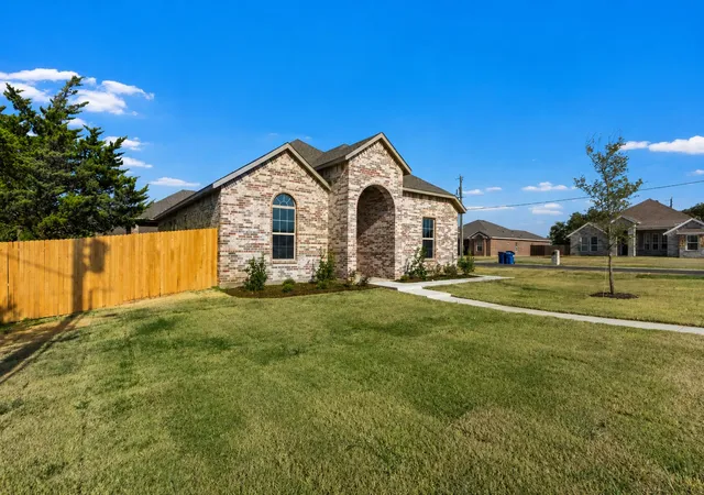 Photo 2 of Single family home for sale at 2201 Uhl Rd, Glenn Heights, TX 75154 | MLS# 21373588 | Listing updated on 2026-09-21