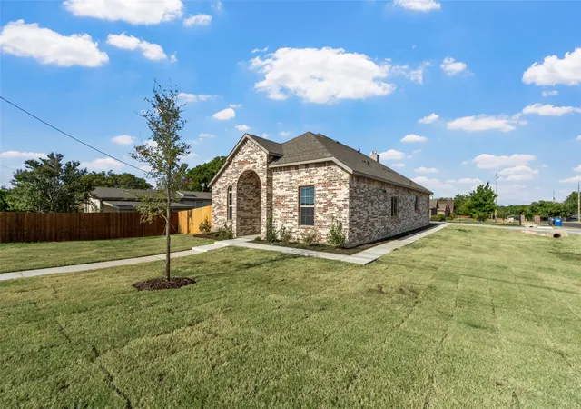 Photo 3 of Single family home for sale at 2201 Uhl Rd, Glenn Heights, TX 75154 | MLS# 21373588 | Listing updated on 2026-09-21