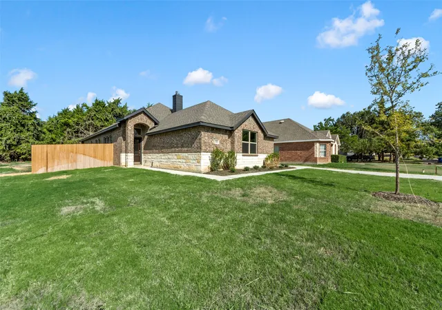 Photo 2 of Sale Pending at 111 Watercrest Ln, Red Oak, TX 75154 | MLS# 21373706 | Listing updated on 2026-09-21