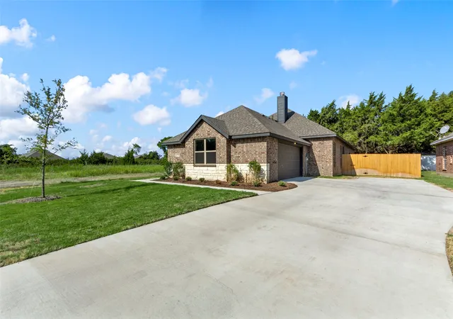 Photo 3 of Sale Pending at 111 Watercrest Ln, Red Oak, TX 75154 | MLS# 21373706 | Listing updated on 2026-09-21