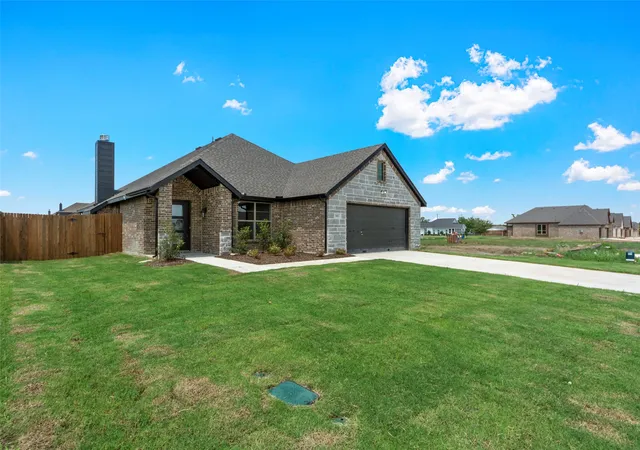 Photo 2 of Single family home for sale at 300 Pennington Rd, Nevada, TX 75173 | MLS# 21372824 | Listing updated on 2026-09-04