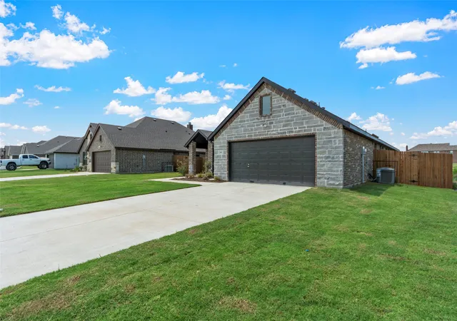 Photo 3 of Single family home for sale at 300 Pennington Rd, Nevada, TX 75173 | MLS# 21372824 | Listing updated on 2026-09-04