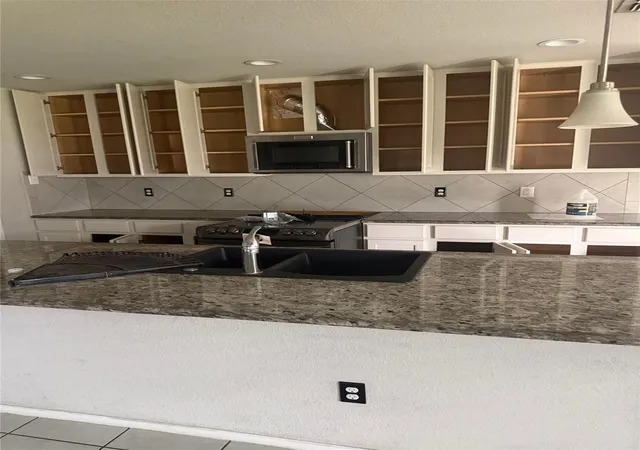 Photo 2 of Single family home for sale at 2011 Windsong Dr, Heartland, TX 75126 | MLS# 21373930 | Listing updated on 2026-09-01