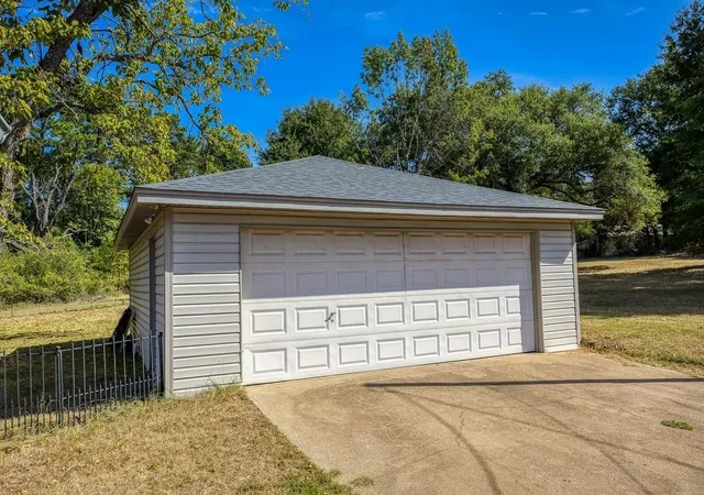 Photo 3 of Single family home for sale at 2299 Farm To Market 2574, Palestine, TX 75803 | MLS# 21373989 | Listing updated on 2026-09-01