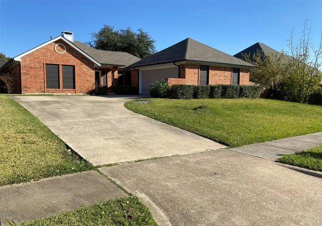 Photo 2 of Single family home for sale at 4744 Montego Bay Dr, Irving, TX 75038 | MLS# 21373999 | Listing updated on 2026-09-01