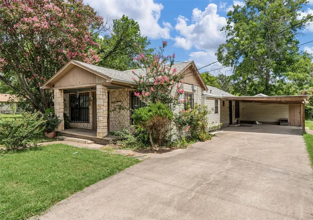Photo 2 of Single family home for sale at 1320 S 26th Street, Waco, TX 76706 | MLS# 21373781 | Listing updated on 2026-09-01