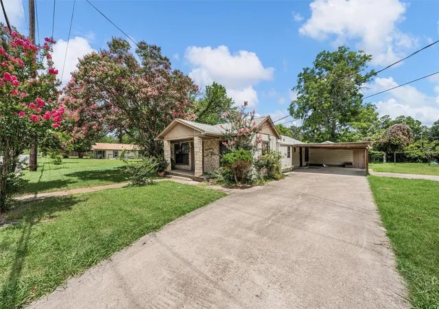 Photo 3 of Single family home for sale at 1320 S 26th Street, Waco, TX 76706 | MLS# 21373781 | Listing updated on 2026-09-01