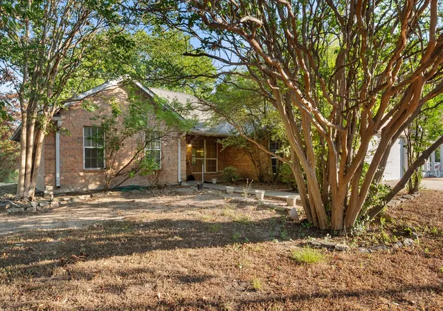Photo 2 of Single family home for sale at 3002 W 4th Avenue, Corsicana, TX 75110 | MLS# 21373864 | Listing updated on 2026-09-01