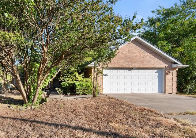 Photo 3 of Single family home for sale at 3002 W 4th Avenue, Corsicana, TX 75110 | MLS# 21373864 | Listing updated on 2026-09-01