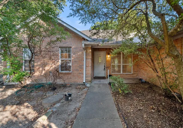 Photo 4 of Single family home for sale at 3002 W 4th Avenue, Corsicana, TX 75110 | MLS# 21373864 | Listing updated on 2026-09-01