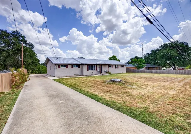 Photo 2 of Single family home for sale at 621 Fm 3441, Malakoff, TX 75148 | MLS# 21374059 | Listing updated on 2026-09-03