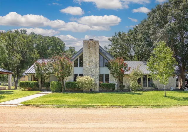 Photo 4 of House for sale at 4075 W US Hwy 190 C, San Saba, TX 76877 | MLS# 21374037 | Listing updated on 2026-09-01