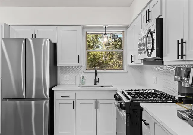 Photo 4 of Single family home for sale at 1905 Jacqueline Dr, Denton, TX 76205 | MLS# 21372840 | Listing updated on 2026-09-01