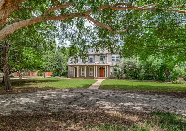 Photo 3 of Single family home for sale at 1833 Dr Sanders Rd, Aubrey, TX 76227 | MLS# 21373892 | Listing updated on 2026-09-01