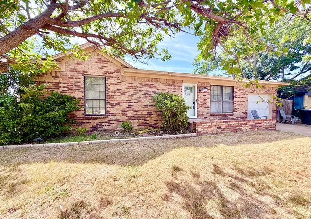 Photo 4 of Single family home for sale at 3742 Trinity Ln, Abilene, TX 79602 | MLS# 21363575 | Listing updated on 2026-09-01