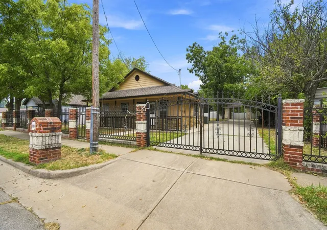 Photo 1 of Single family home for sale at 1103 Chase Ave, Cleburne, TX 76031 | MLS# 21374136 | Listing updated on 2026-10-07
