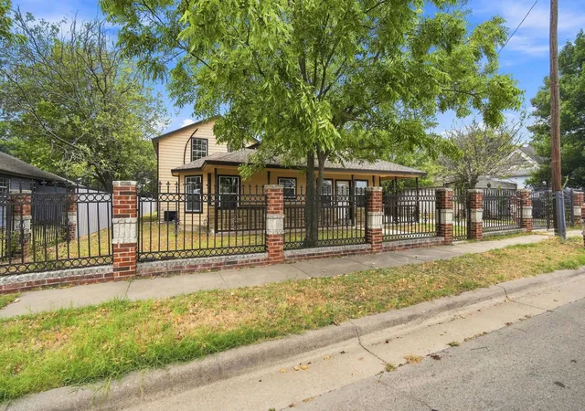 Photo 2 of Single family home for sale at 1103 Chase Ave, Cleburne, TX 76031 | MLS# 21374136 | Listing updated on 2026-10-07