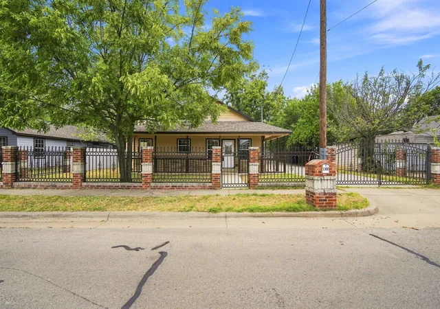 Photo 4 of Single family home for sale at 1103 Chase Ave, Cleburne, TX 76031 | MLS# 21374136 | Listing updated on 2026-10-07