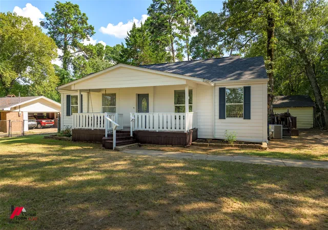 Photo 2 of Single family home for sale at 6239 S Lakeshore Dr, Shreveport, LA 71119 | MLS# 21373728 | Listing updated on 2026-09-22