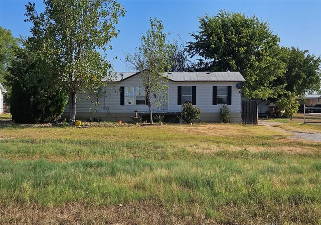 Photo 1 of Sale Pending at 8913 Holly Rd, Alvarado, TX 76009 | MLS# 21374107 | Listing updated on 2026-09-24