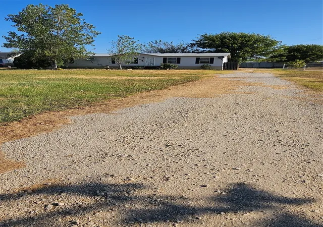 Photo 3 of Sale Pending at 8913 Holly Rd, Alvarado, TX 76009 | MLS# 21374107 | Listing updated on 2026-09-24