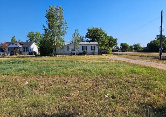 Photo 3 of Sale Pending at 8913 Holly Rd, Alvarado, TX 76009 | MLS# 21374107 | Listing updated on 2026-09-24