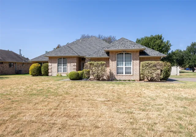 Photo 3 of Single family home for sale at 3904 Santa Cruz St, Granbury, TX 76049 | MLS# 21367157 | Listing updated on 2026-09-01