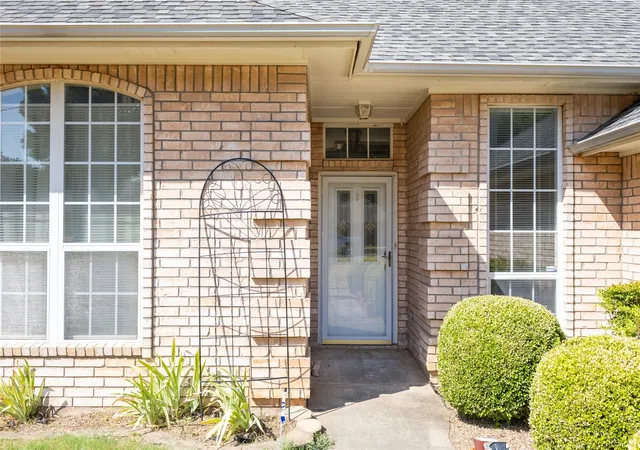 Photo 4 of Single family home for sale at 3904 Santa Cruz St, Granbury, TX 76049 | MLS# 21367157 | Listing updated on 2026-09-01