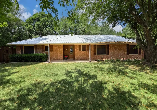 Photo 1 of Single family home for sale at 4270 Sir Lancelot Cir, Midlothian, TX 76065 | MLS# 21374152 | Listing updated on 2026-09-01