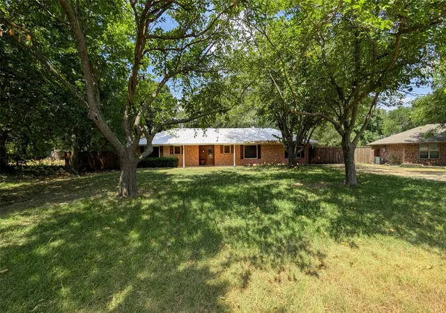 Photo 2 of Single family home for sale at 4270 Sir Lancelot Cir, Midlothian, TX 76065 | MLS# 21374152 | Listing updated on 2026-09-01