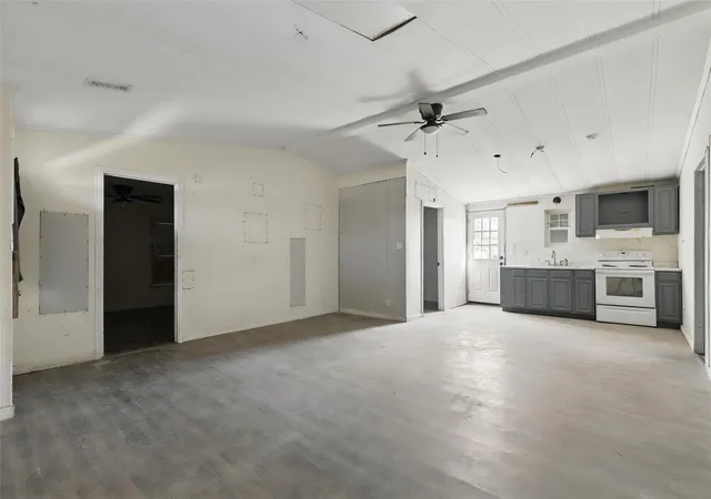 Photo 3 of Manufactured home for sale at 8963 Adams Cir, Cresson, TX 76035 | MLS# 21350280 | Listing updated on 2026-09-01