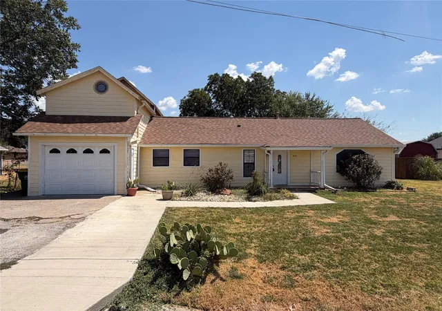 Photo 1 of Single family home for sale at 805 S 3rd Street, Grandview, TX 76050 | MLS# 21373752 | Listing updated on 2026-09-01