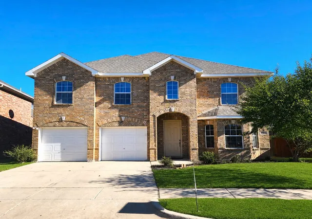 Photo 1 of Sale Pending at 5513 Grenada Dr, Fort Worth, TX 76119 | MLS# 21373945 | Listing updated on 2026-10-02