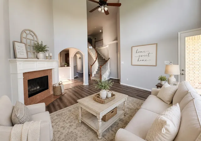 Photo 3 of Sale Pending at 5513 Grenada Dr, Fort Worth, TX 76119 | MLS# 21373945 | Listing updated on 2026-10-02