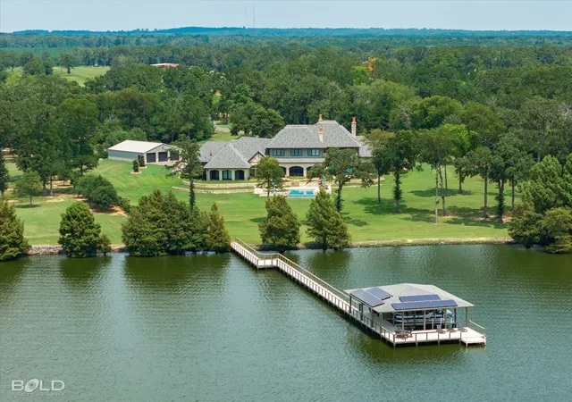 Photo 1 of Mansion for sale at 6731 N Lakeshore Dr, Shreveport, LA 71107 | MLS# 21363659 | Listing updated on 2026-09-15