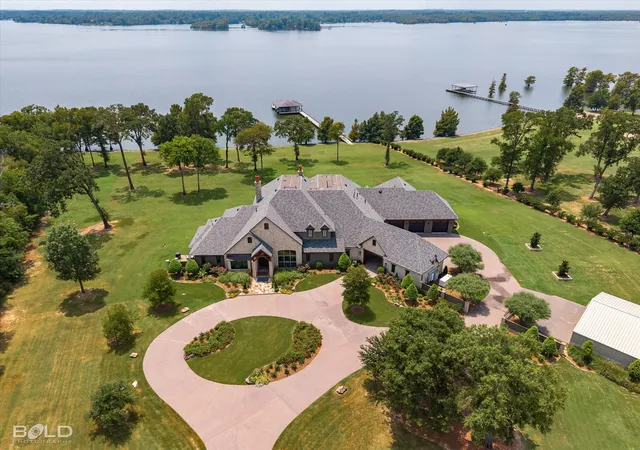Photo 2 of Mansion for sale at 6731 N Lakeshore Dr, Shreveport, LA 71107 | MLS# 21363659 | Listing updated on 2026-09-15