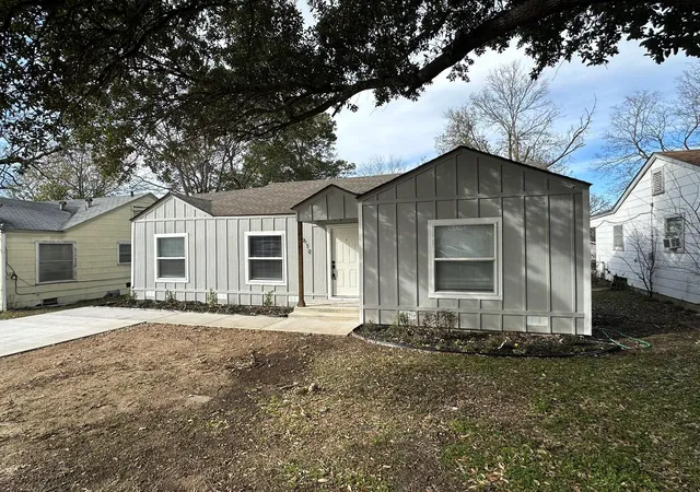 Photo 1 of Single family home for sale at 1610 Cherry Ave, Corsicana, TX 75110 | MLS# 21374272 | Listing updated on 2026-09-04