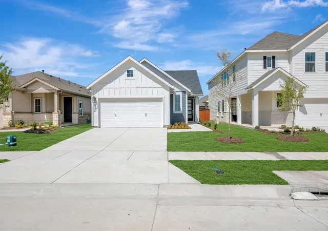 Photo 1 of Sale Pending at 7324 Summer Sunset Dr, Krum, TX 76249 | MLS# 21374301 | Listing updated on 2026-09-29
