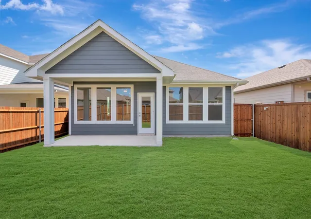 Photo 3 of Sale Pending at 7324 Summer Sunset Dr, Krum, TX 76249 | MLS# 21374301 | Listing updated on 2026-09-29