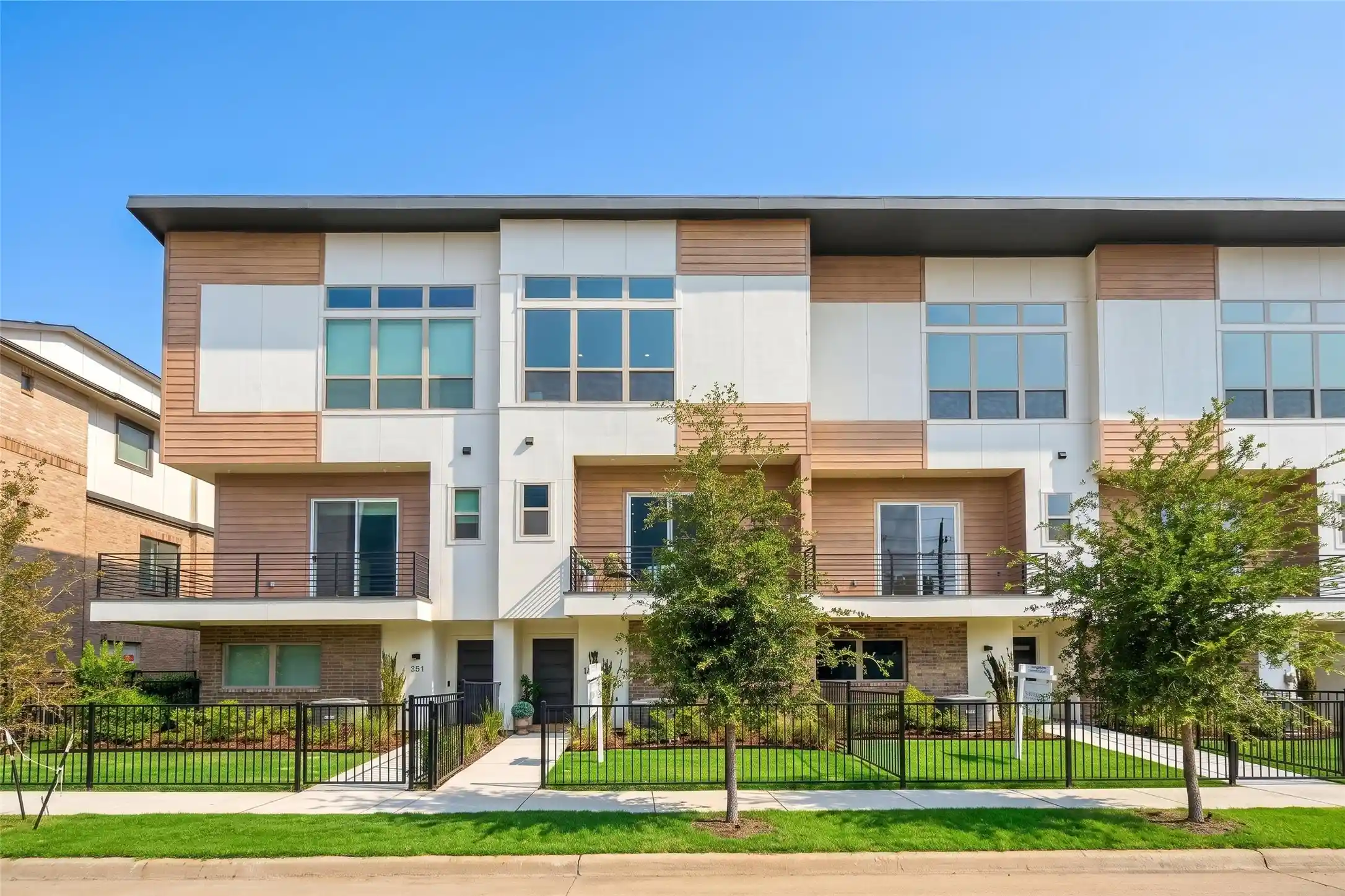 Photo 1 of Townhouse for sale at 13900 Noel #202, Dallas, TX 75240 | MLS# 21374342 | Listing updated on 2026-10-25