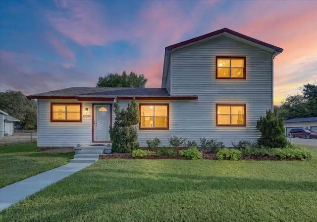 Photo 2 of Sale Pending at 5800 Isbell St, Fort Worth, TX 76114 | MLS# 21372629 | Listing updated on 2026-10-02