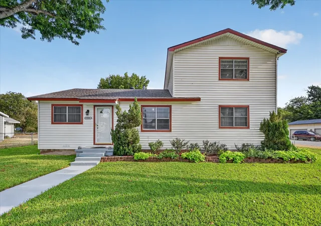 Photo 1 of Sale Pending at 5800 Isbell St, Fort Worth, TX 76114 | MLS# 21372629 | Listing updated on 2026-10-02