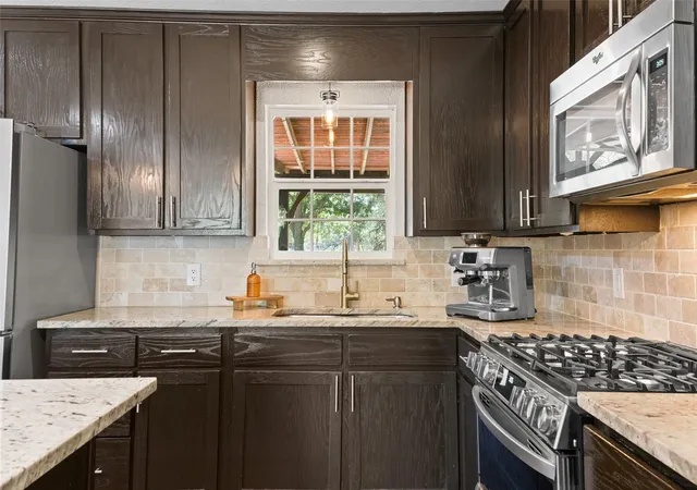 Photo 4 of Single family home for sale at 300 E Pecan St, Aubrey, TX 76227 | MLS# 21374324 | Listing updated on 2026-09-01
