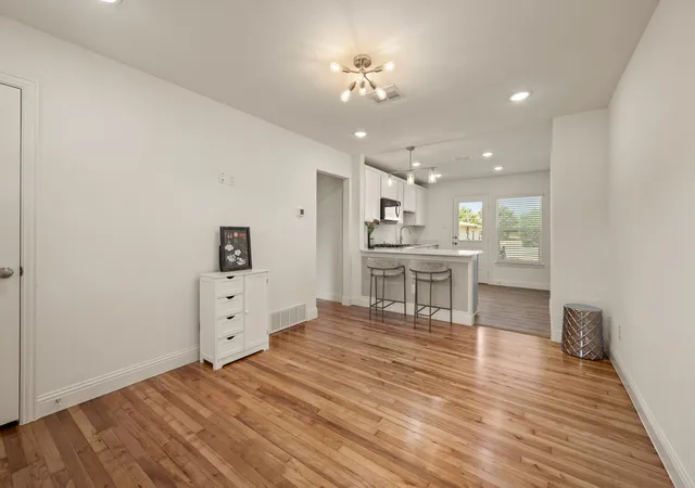 Listing Photo 4 - Condo for sale in building located at 4096 Merida Ave, Fort Worth, TX 76110
