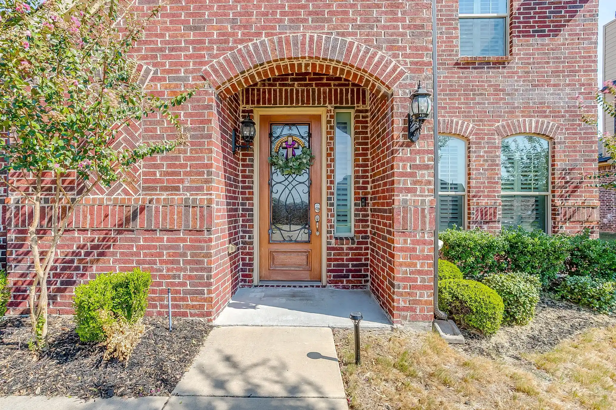 Photo 1 of Single family home for sale at 124 Lone Oak Dr, Crowley, TX 76036 | MLS# 21373479 | Listing updated on 2026-10-19