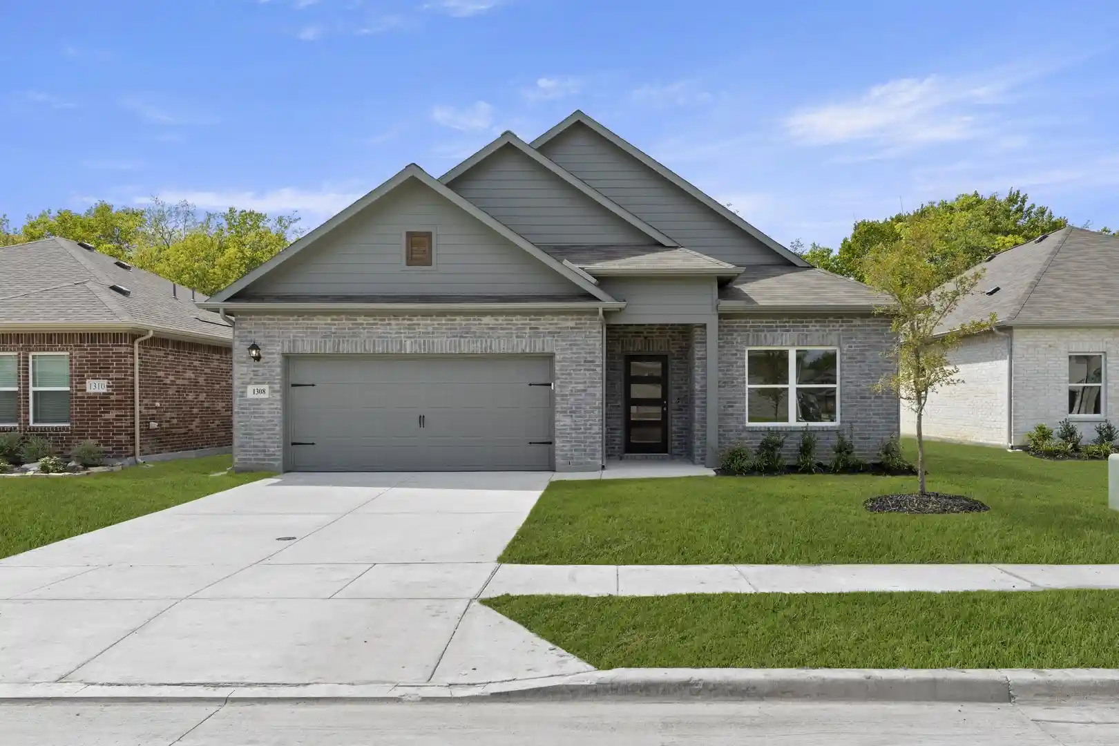 Photo 1 of Sale Pending at 1308 Cole Dr, Trenton, TX 75490 | MLS# 21374368 | Listing updated on 2026-10-17