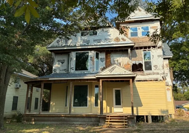 Photo 2 of Single family home for sale at 211 N Pleasant St, Hillsboro, TX 76645 | MLS# 21374058 | Listing updated on 2026-09-01