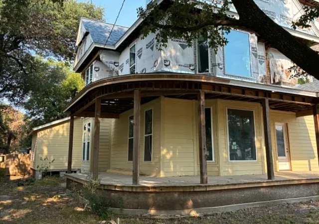 Photo 3 of Single family home for sale at 211 N Pleasant St, Hillsboro, TX 76645 | MLS# 21374058 | Listing updated on 2026-09-01